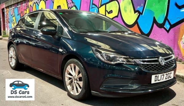 GREEN 2017 VAUXHALL ASTRA 