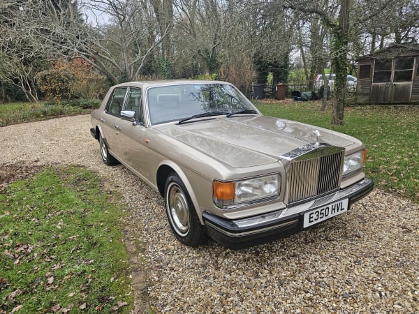 GOLD 1988 ROLLS ROYCE SILVER SPIRIT