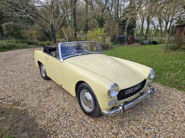 YELLOW 1970 AUSTIN HEALEY  SPRITE