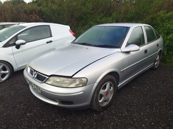1999 VAUXHALL VECTRA CLUB