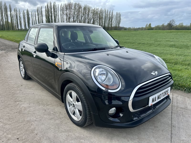 BLACK 2016 MINI ONE D