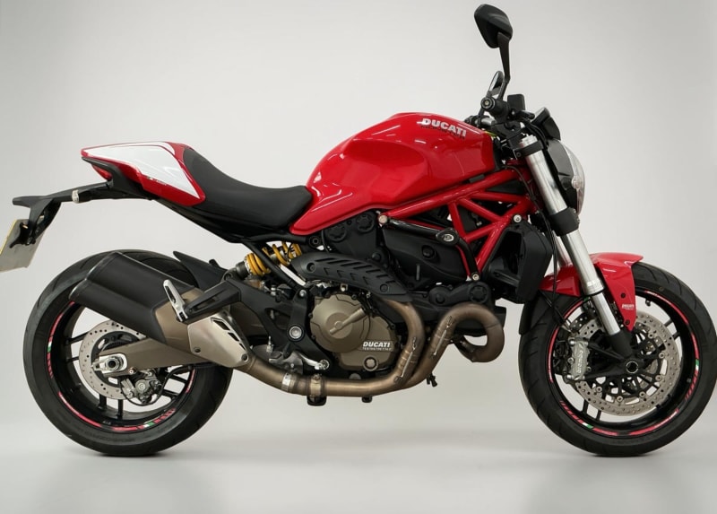 RED 2014 DUCATI M821