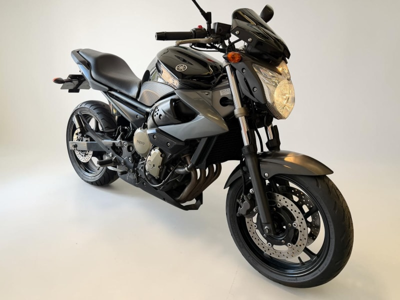BLACK 2010 YAMAHA XJ 6 N