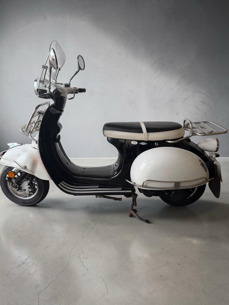 WHITE AND BLACK 2014 AJS MODENA 125