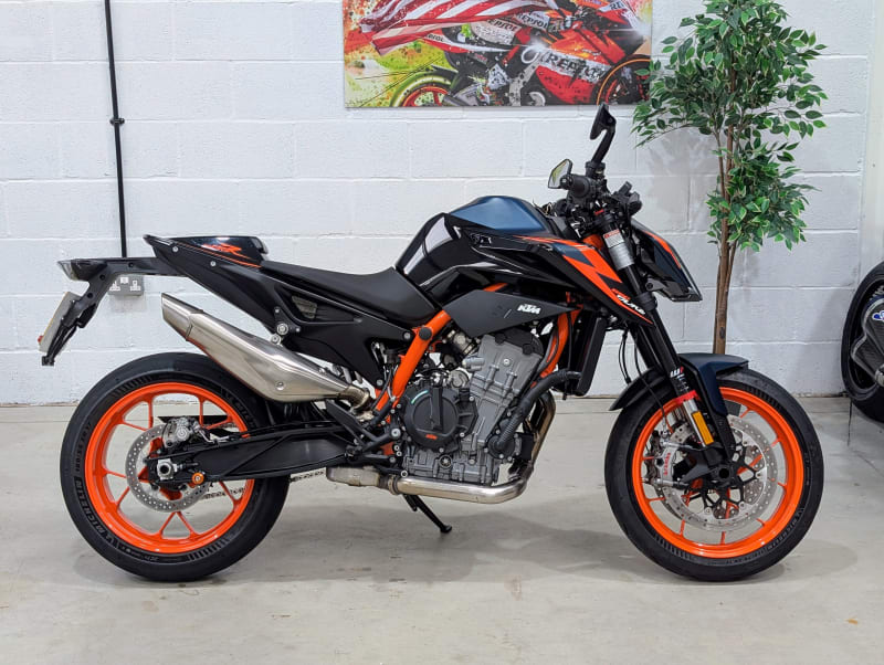 2023 KTM 890 DUKE R 23