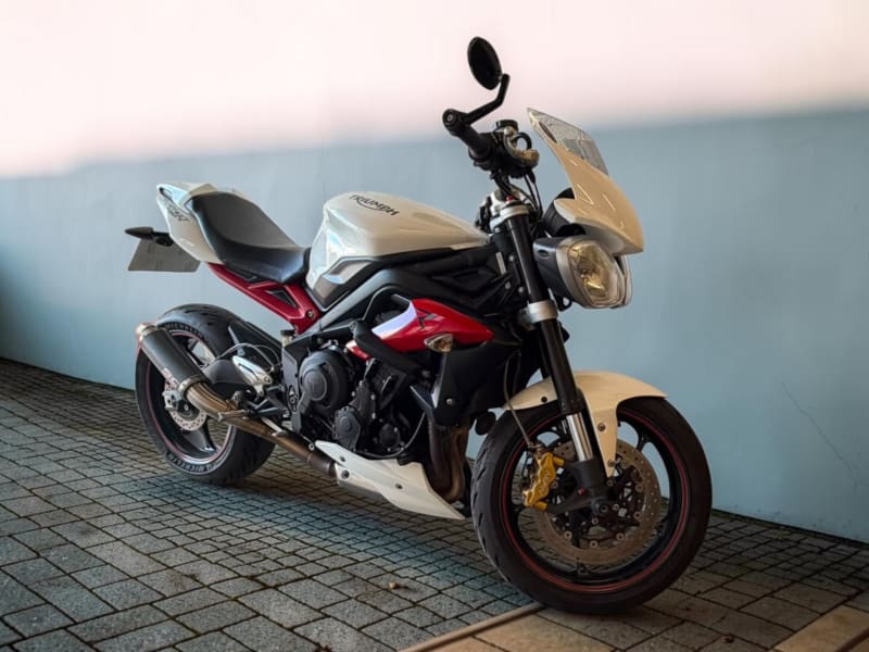 White 2017 Triumph Street Triple 675