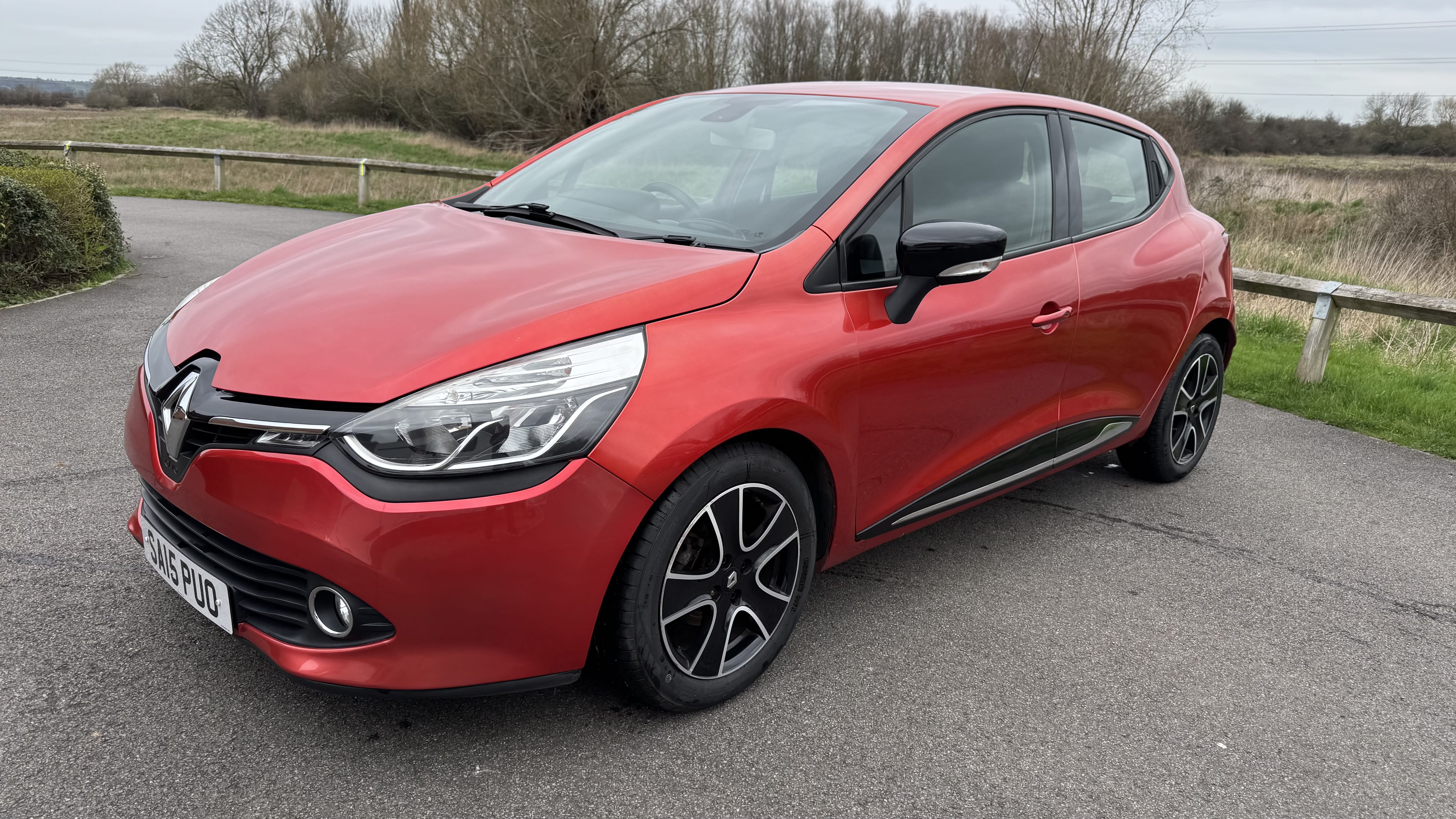 RED 2015 RENAULT CLIO DYNAMIQUE MEDIANAV
