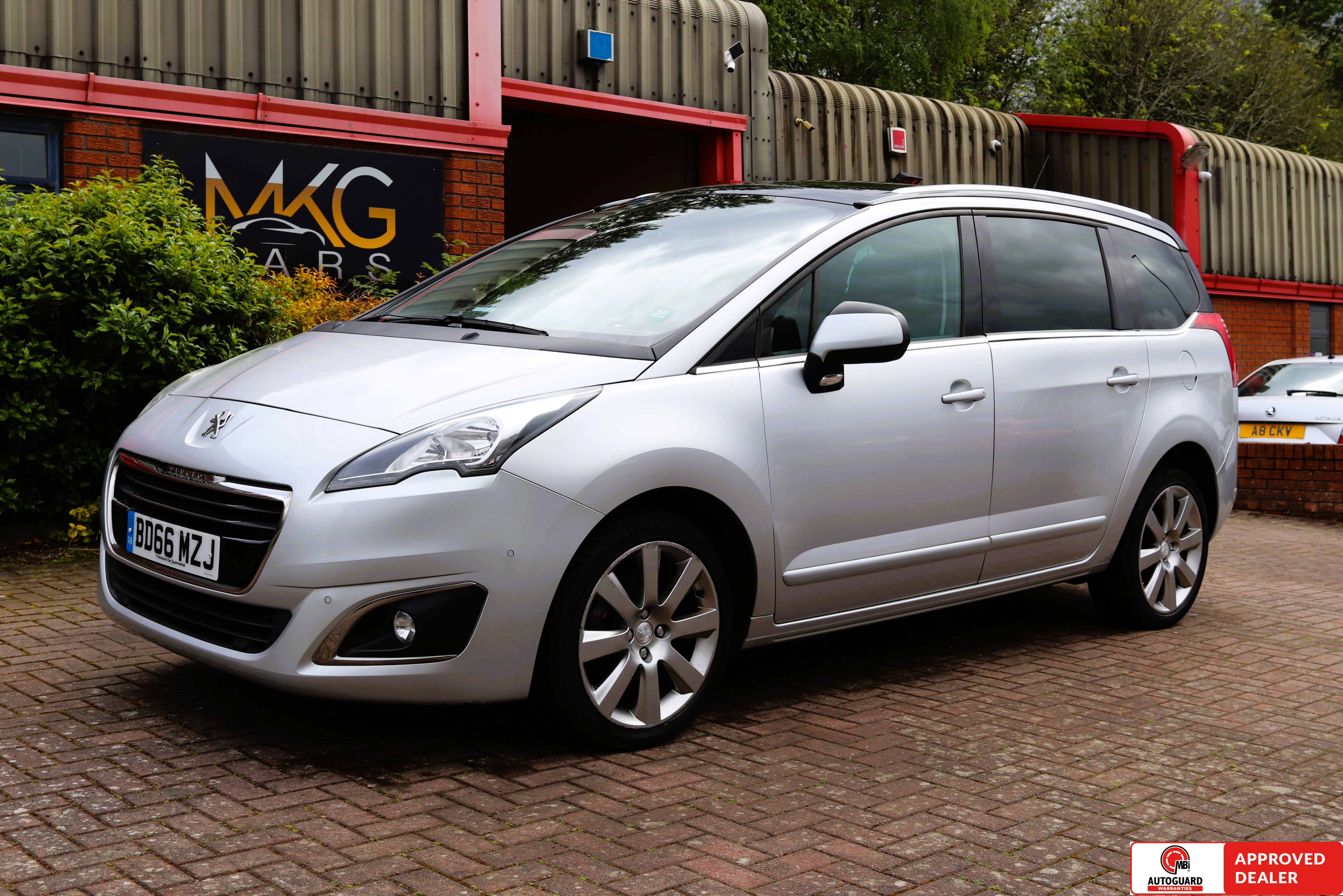 2016 Peugeot 5008 1.6 BLUEHDI Allure MPV 5DR Diesel Manual Euro 6 (s/s) (120 Ps) used car for sale