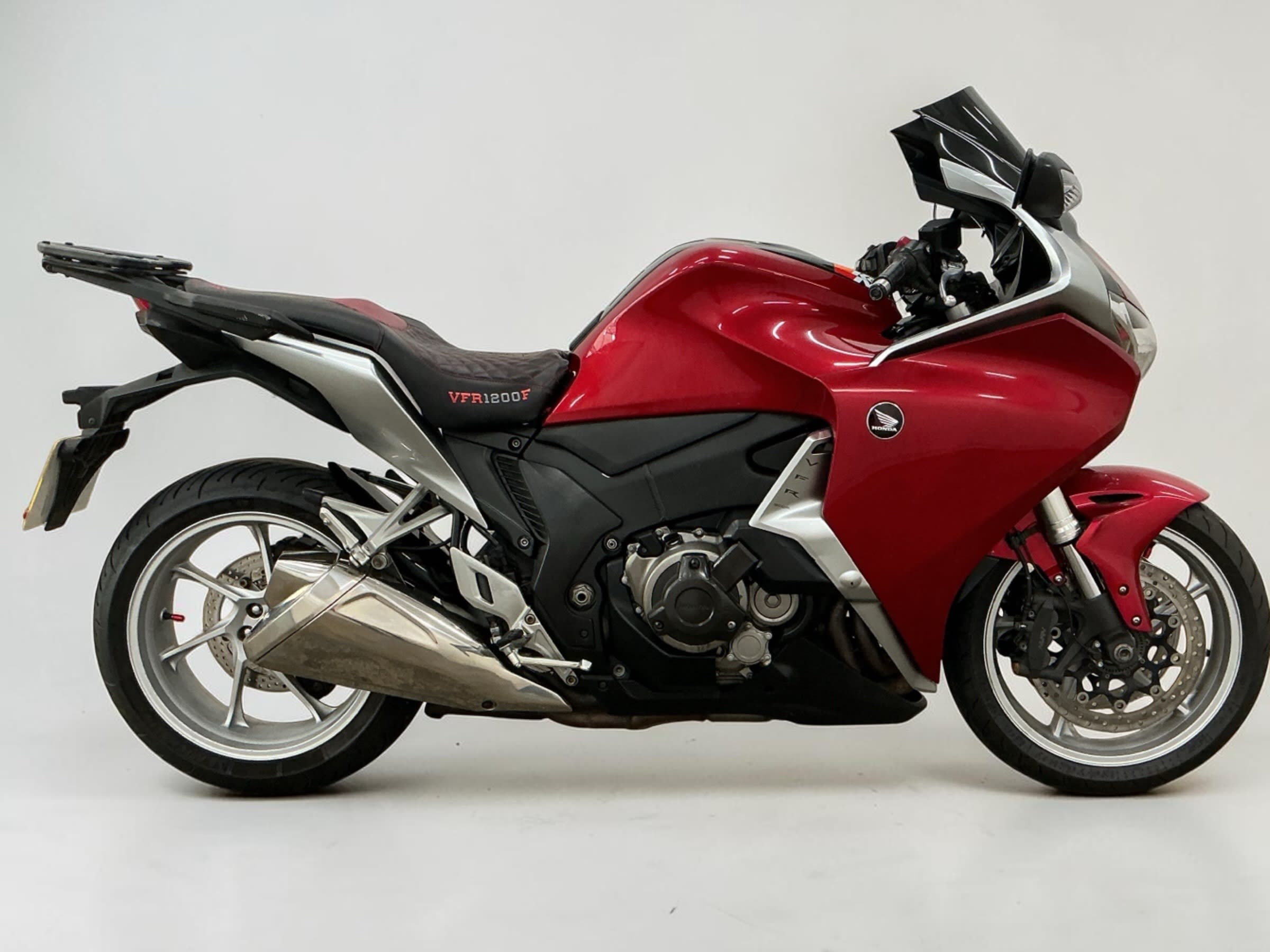 RED 2010 HONDA VFR 1200 FD-A