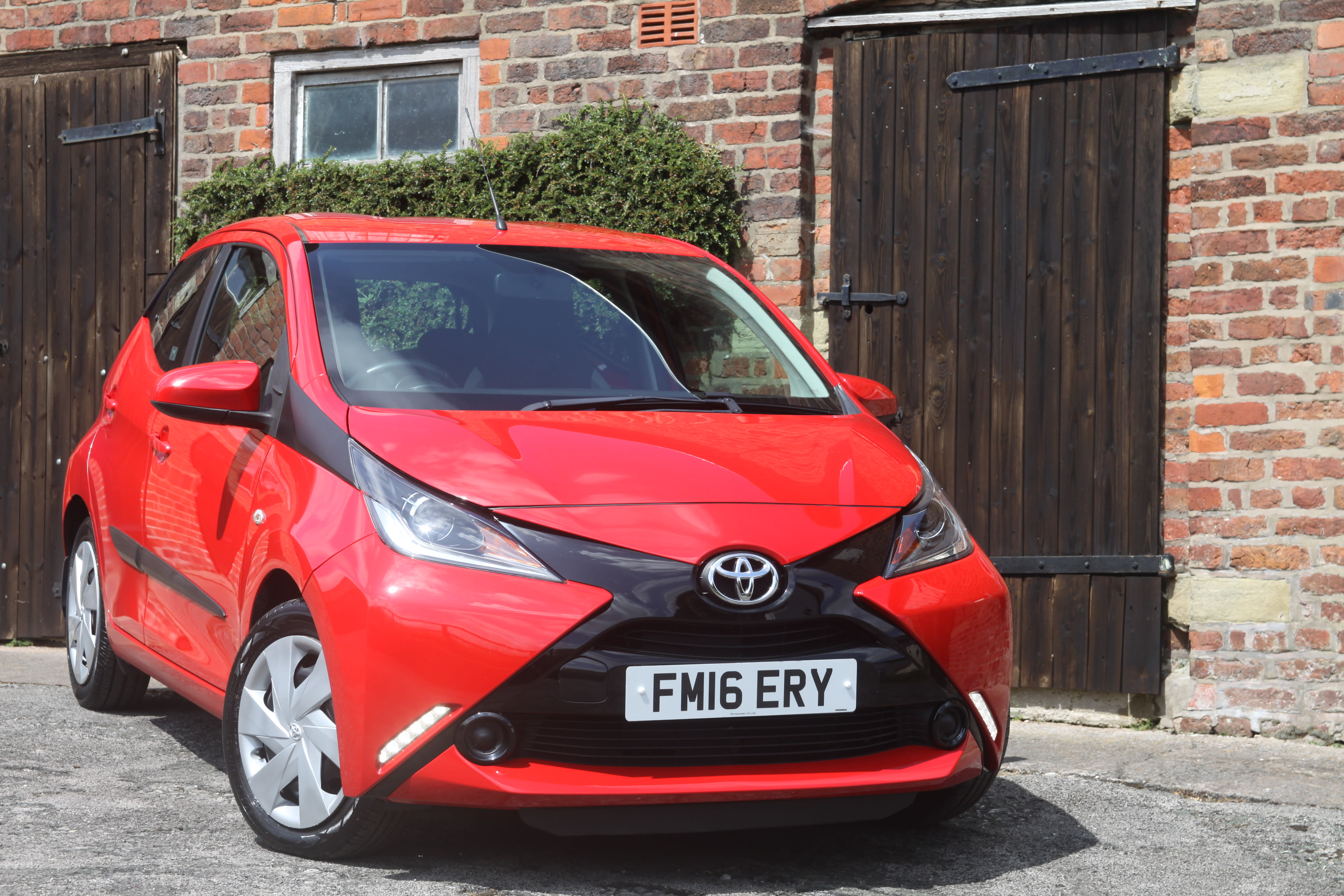2016 Toyota Aygo X-PLAY X-TOUCH Vvt-I 1.0 Vvt-I X-PLAY X-TOUCH Hatchback 5DR Petrol Manual (68 Ps) used car for sale