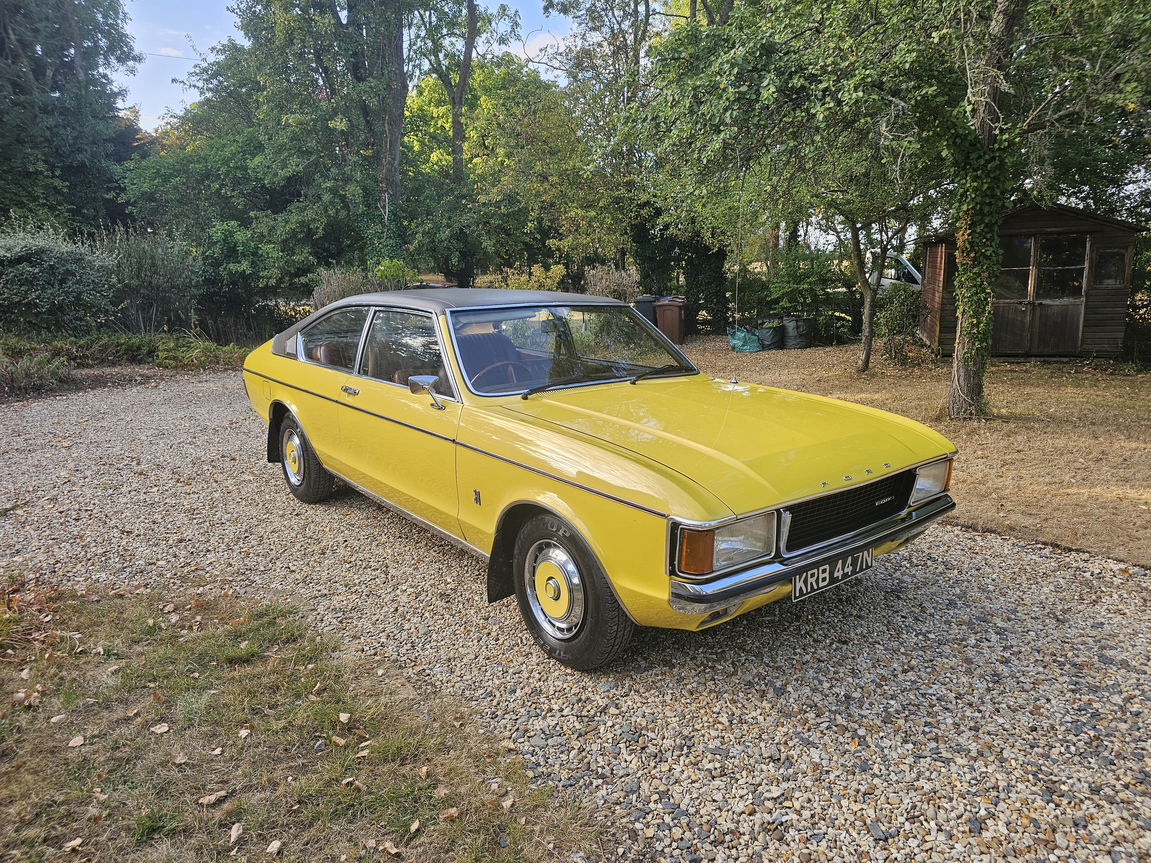 YELLOW 1975 FORD GRANADA 3.0