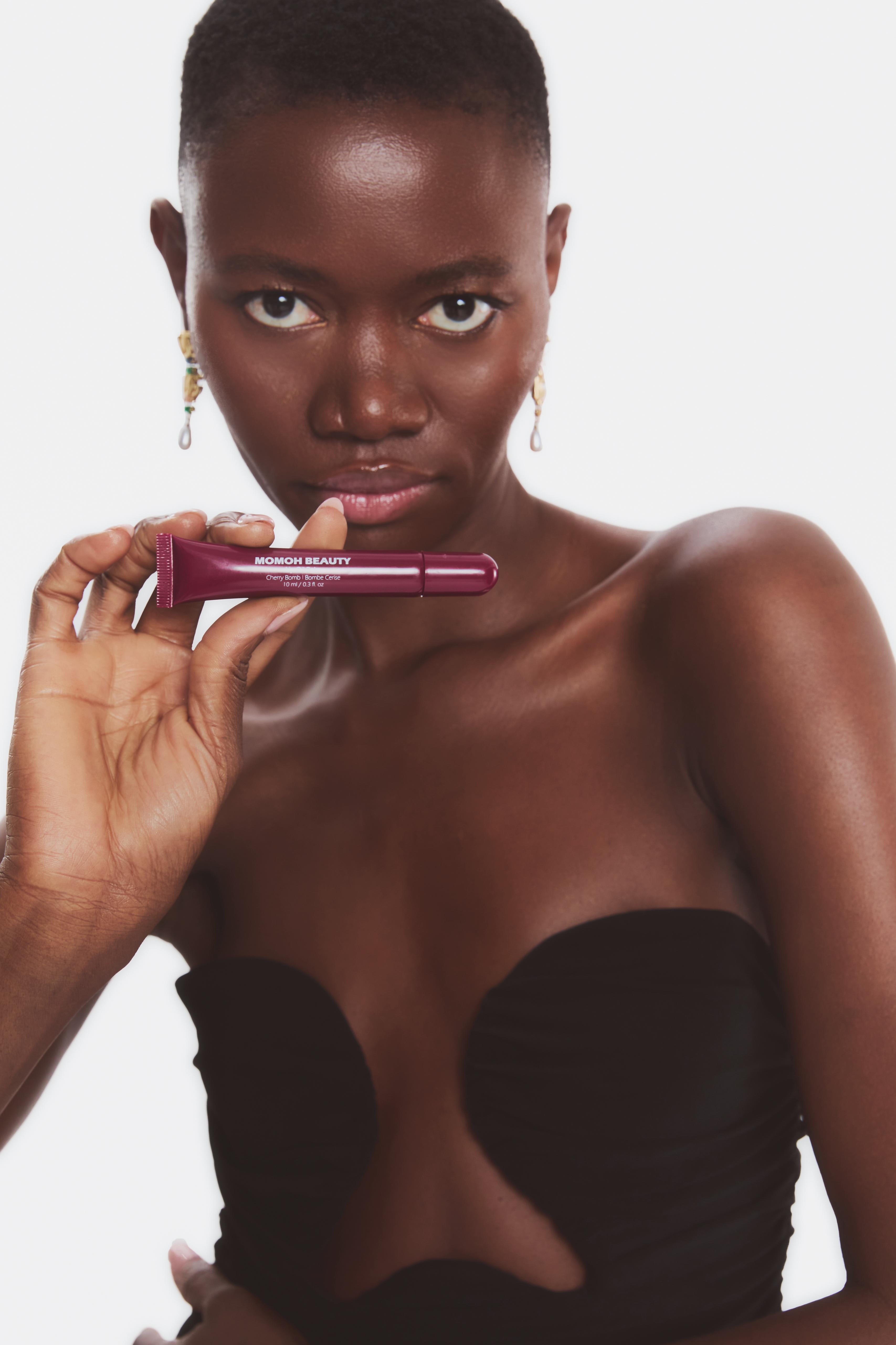 cherry-bomb-lip-oil-balm_modelling-hand-close-up