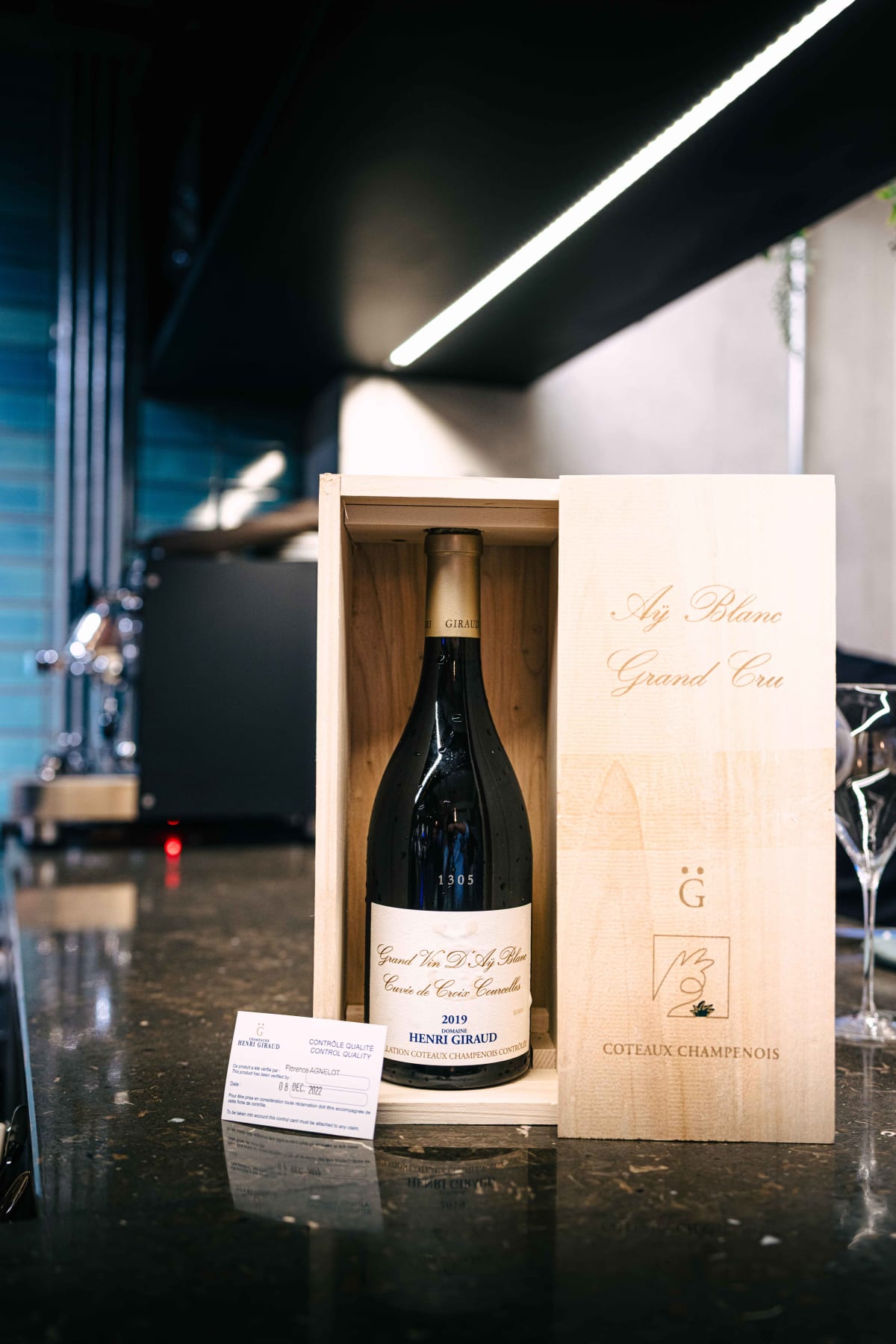 Via Toledo, Seoul: Seven Bottles (3)