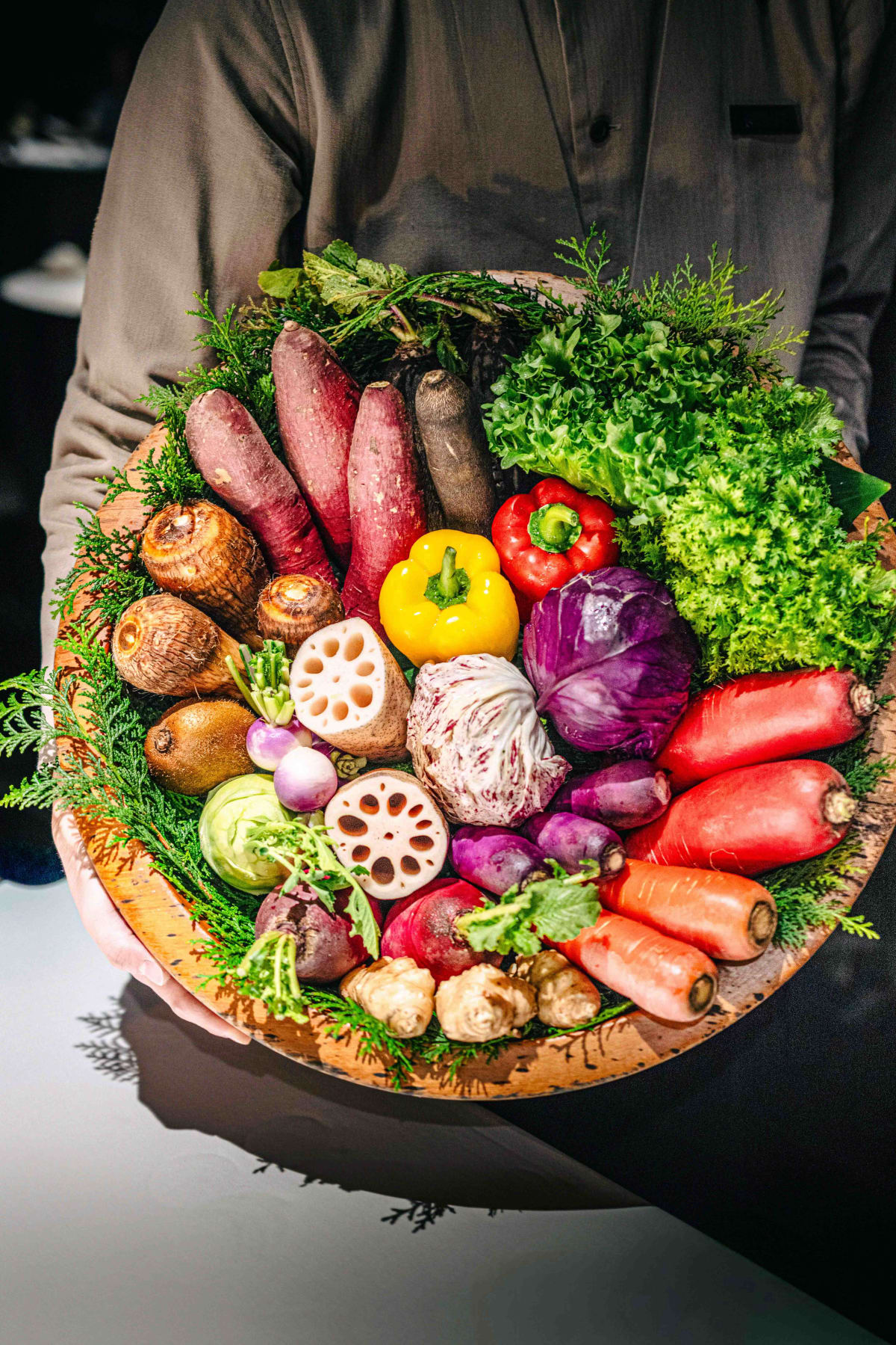 L'Effervescence, Tokyo: the vegetables shown in a bowl before the salad