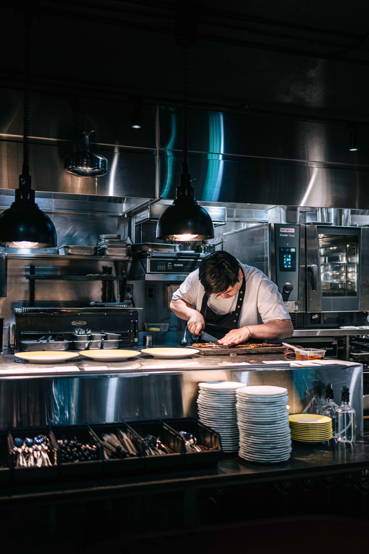 Bistronomy Notre, Seoul: the chef cooking at the counter through the middle of service