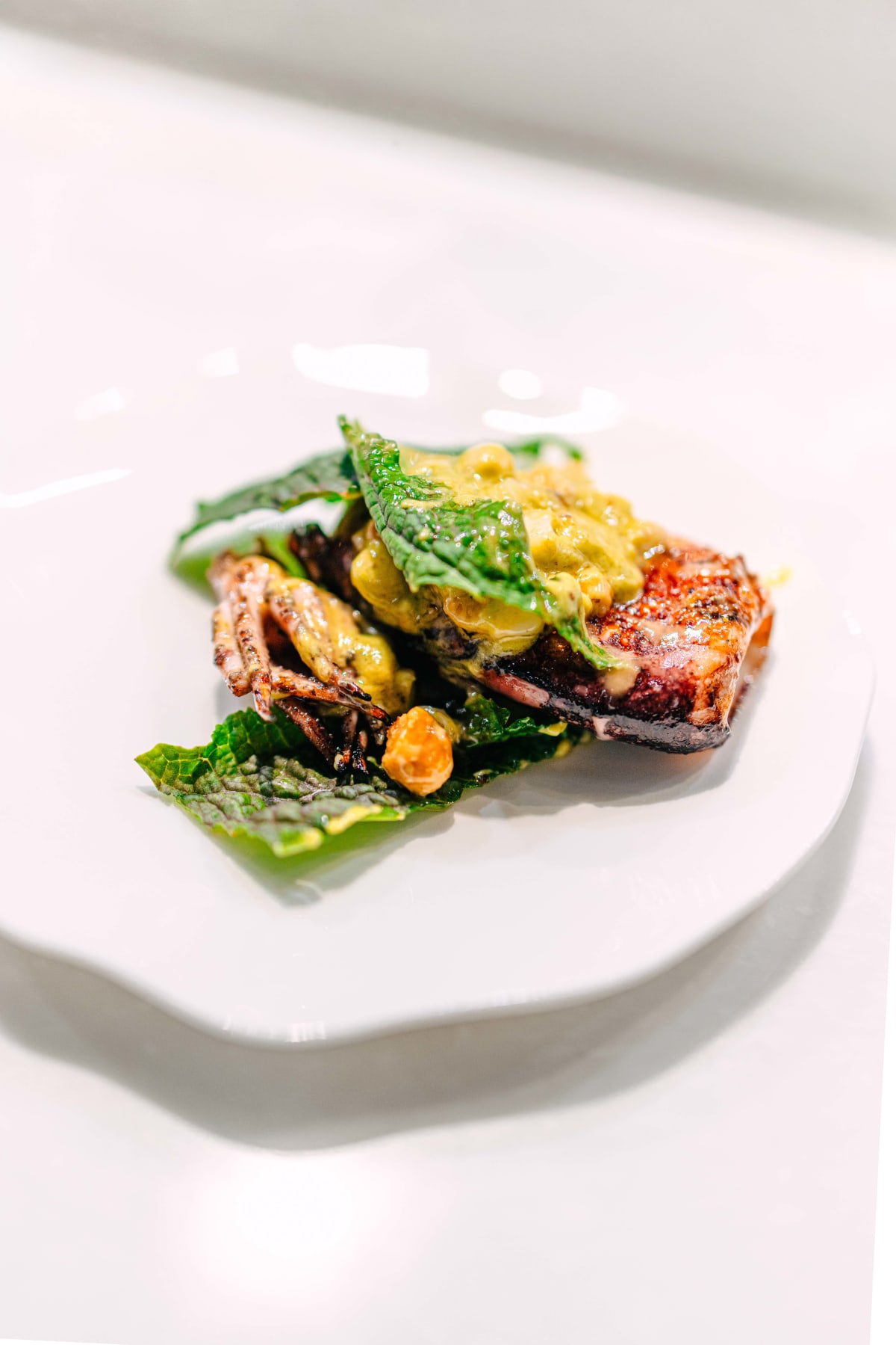 Bistronomy Notre, Seoul: cutting into the squid and eating it with the purée