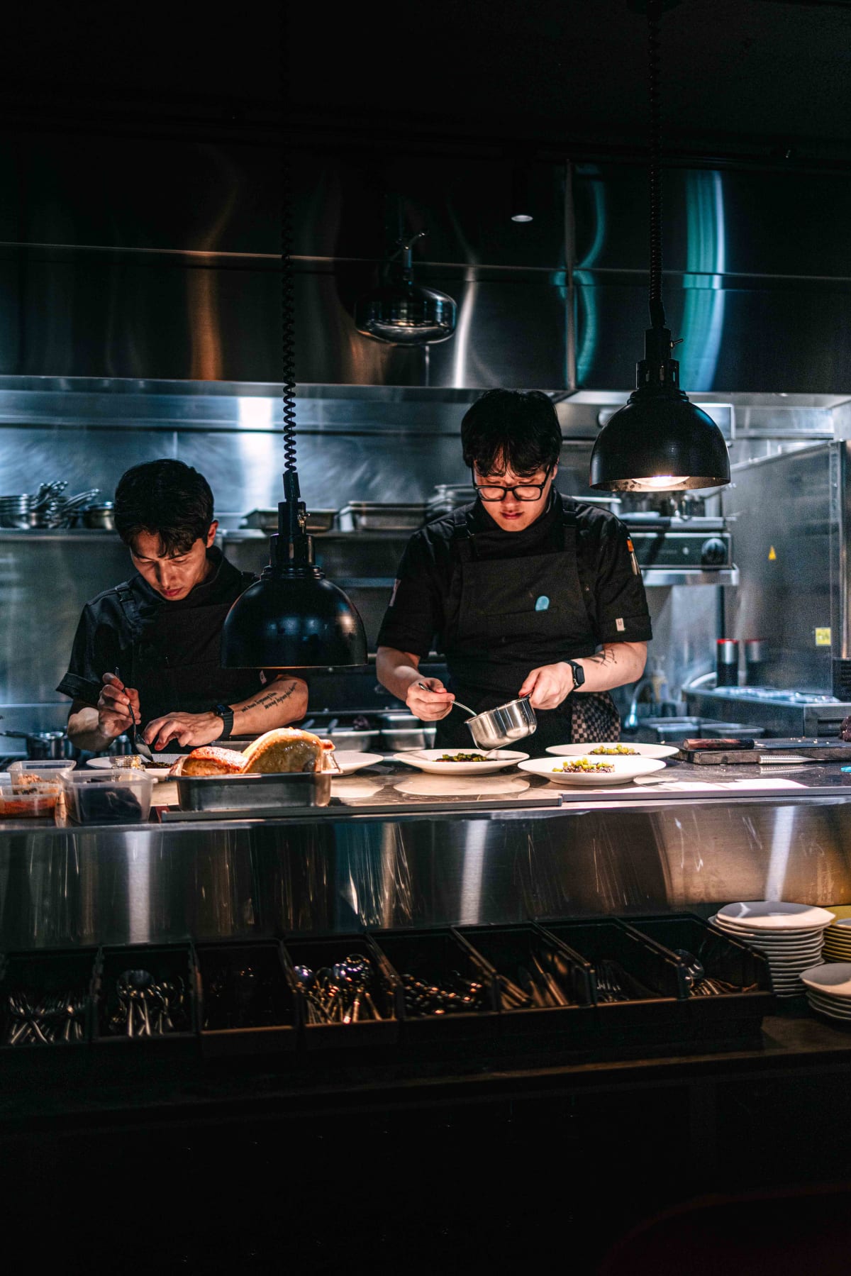 Bistronomy Notre, Seoul: the rest of the kitchen team working the counter