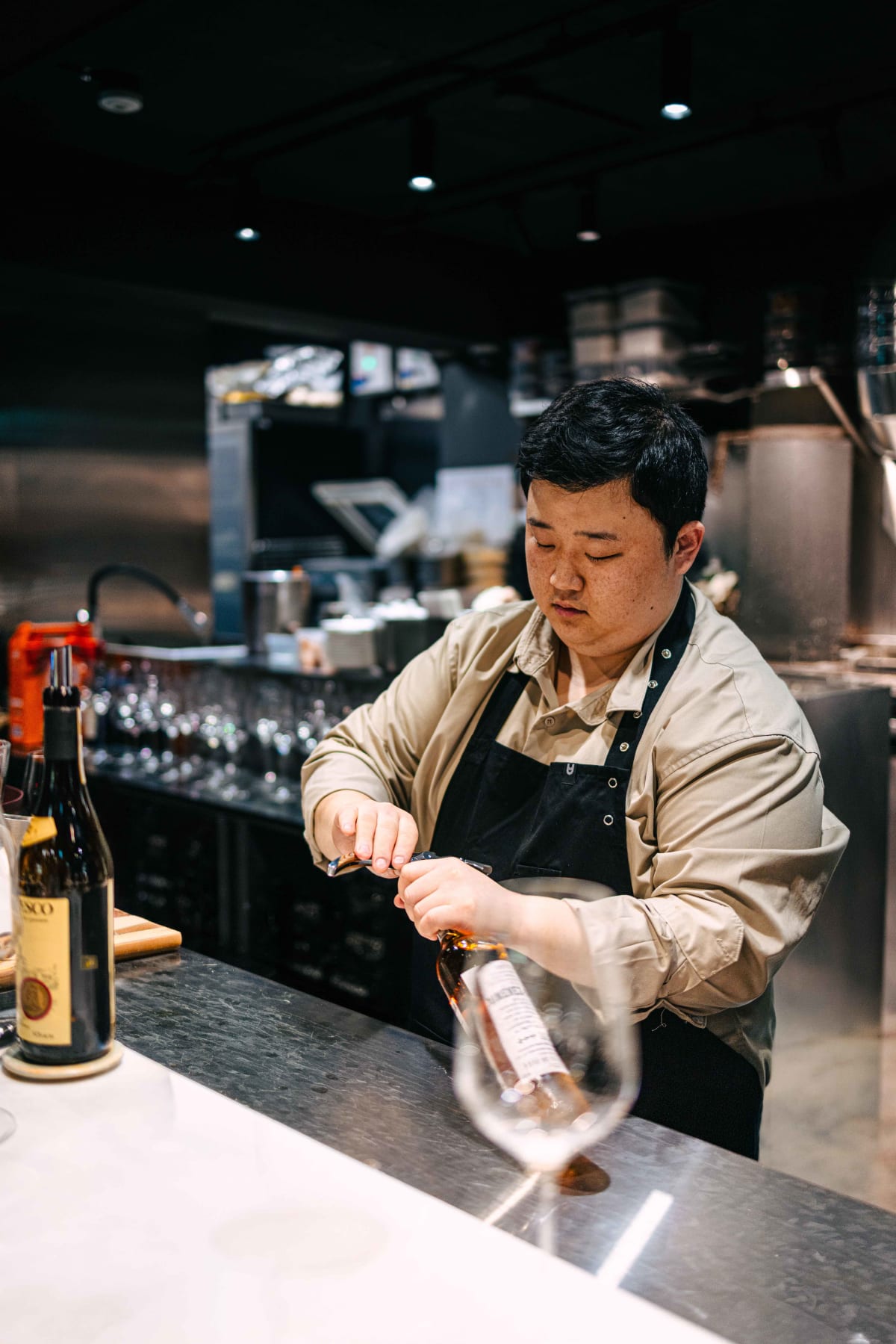 Bistronomy Notre, Seoul: the sommelier opening the dessert wine