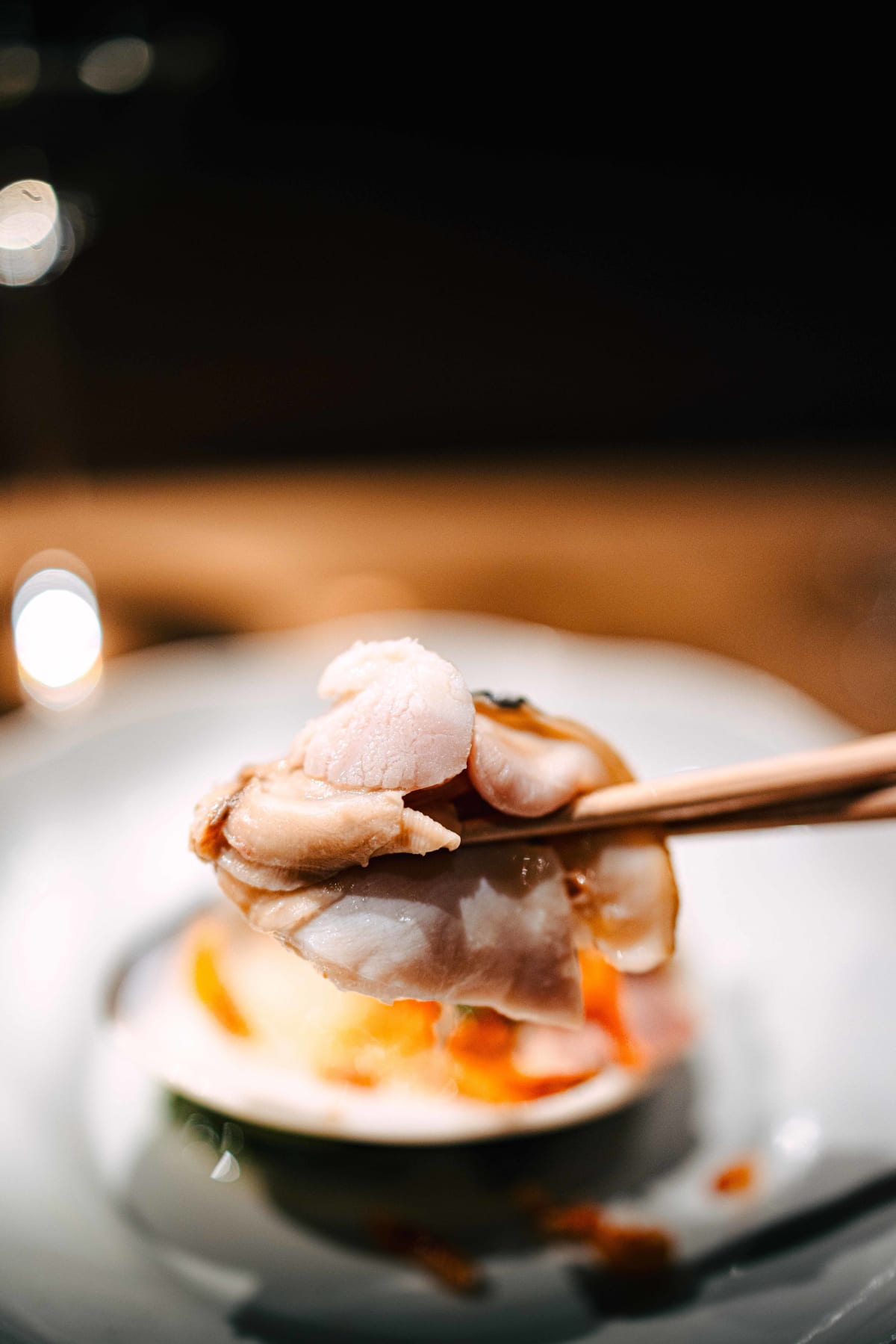 Ippei Hanten, Tokyo: a piece of the clam lifted from the plate