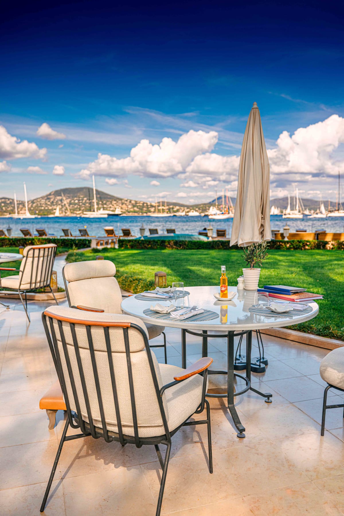 La Terrasse, Saint-Tropez: the table with the sea behind it