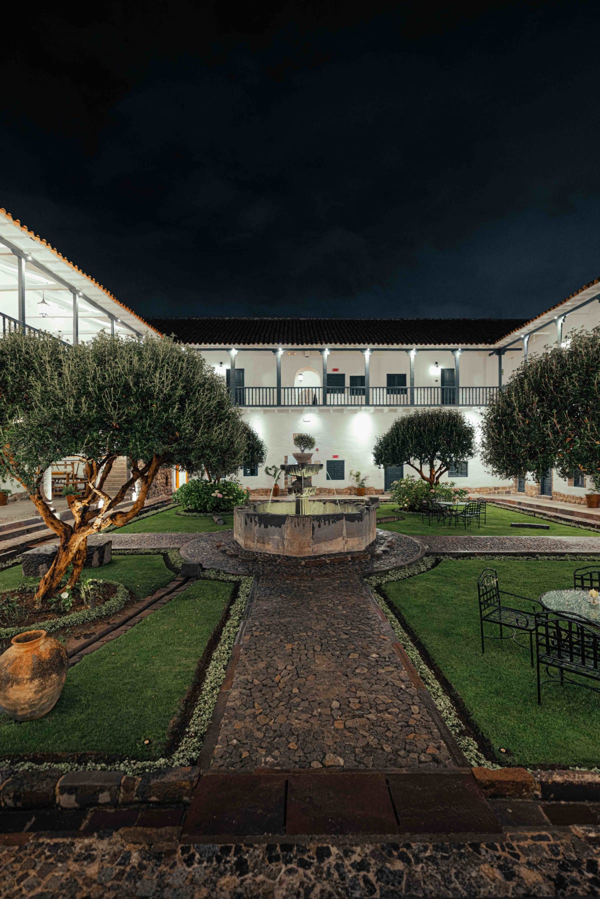 Mauka, Cusco: the courtyard at Palacio Nazarenas