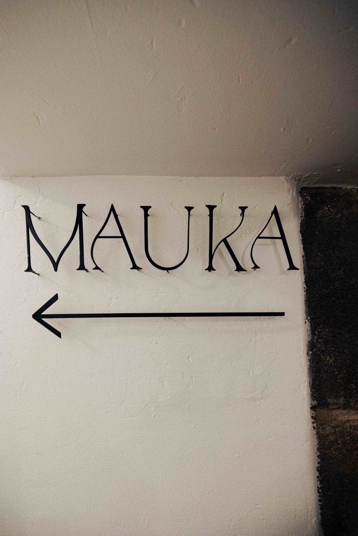 Mauka, Cusco: the sign pointing toward the restaurant