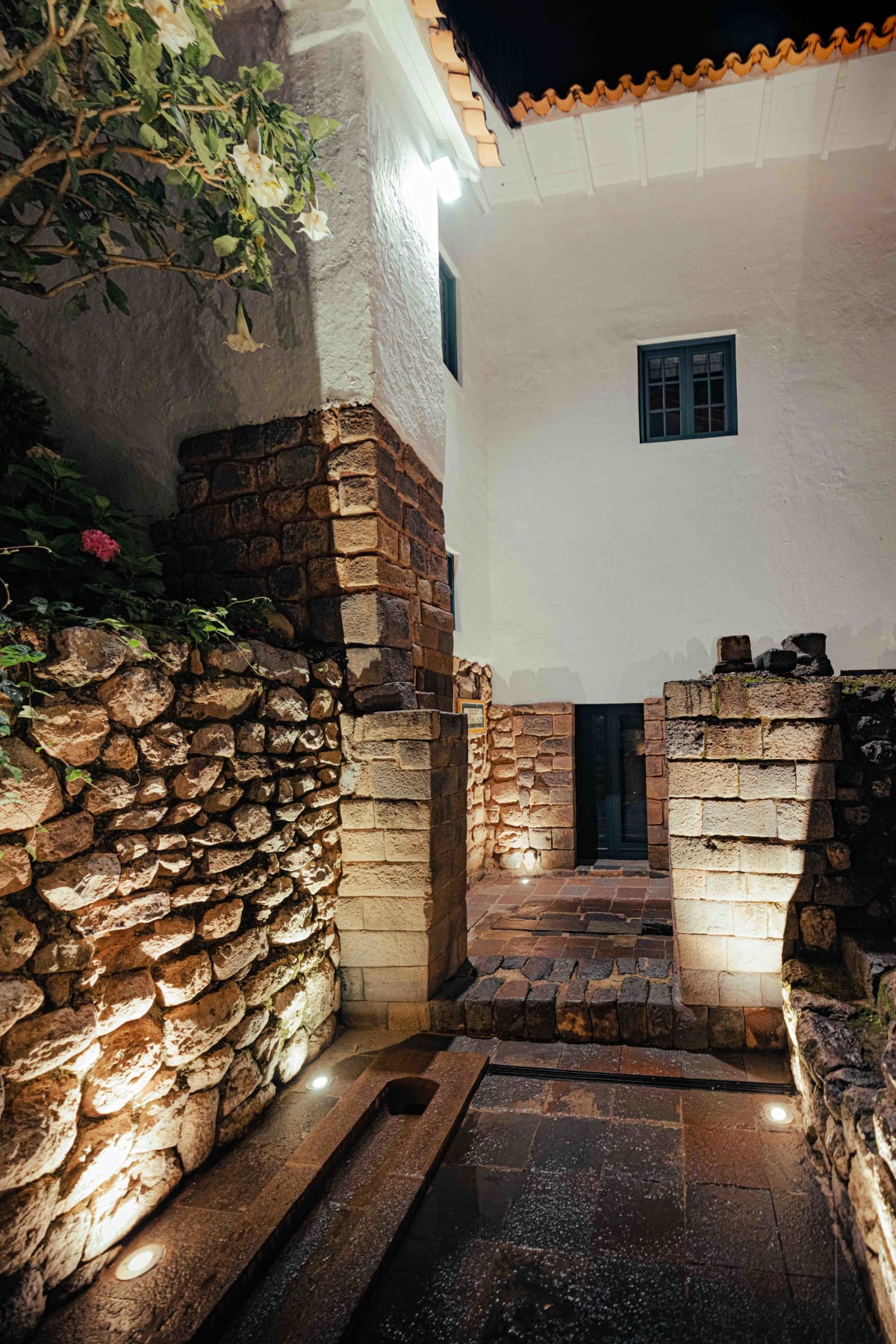 Mauka, Cusco: the wall built from three eras of stone