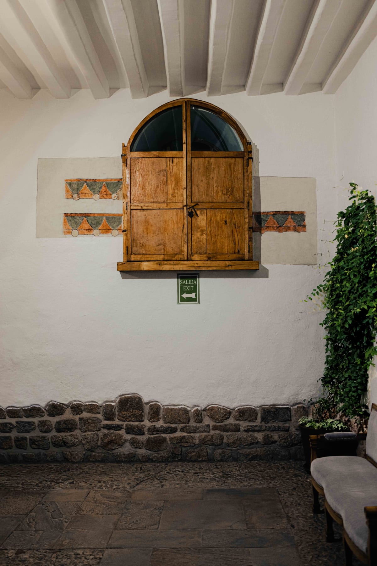 Mauka, Cusco: the lobby on the way out