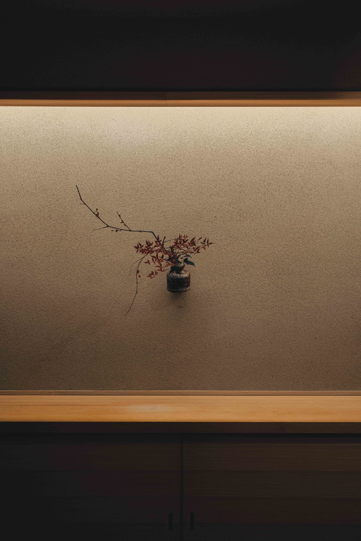 Myoujyaku, Tokyo: branches and leaves hung on the counter wall