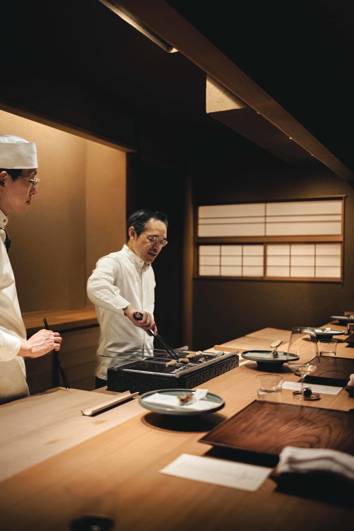 Myoujyaku, Tokyo: the taisho preparing the signature sushi