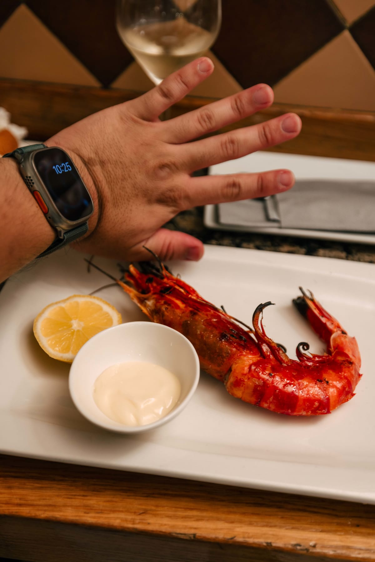 Ganbara, San Sebastián: the carabinero next to a hand for scale