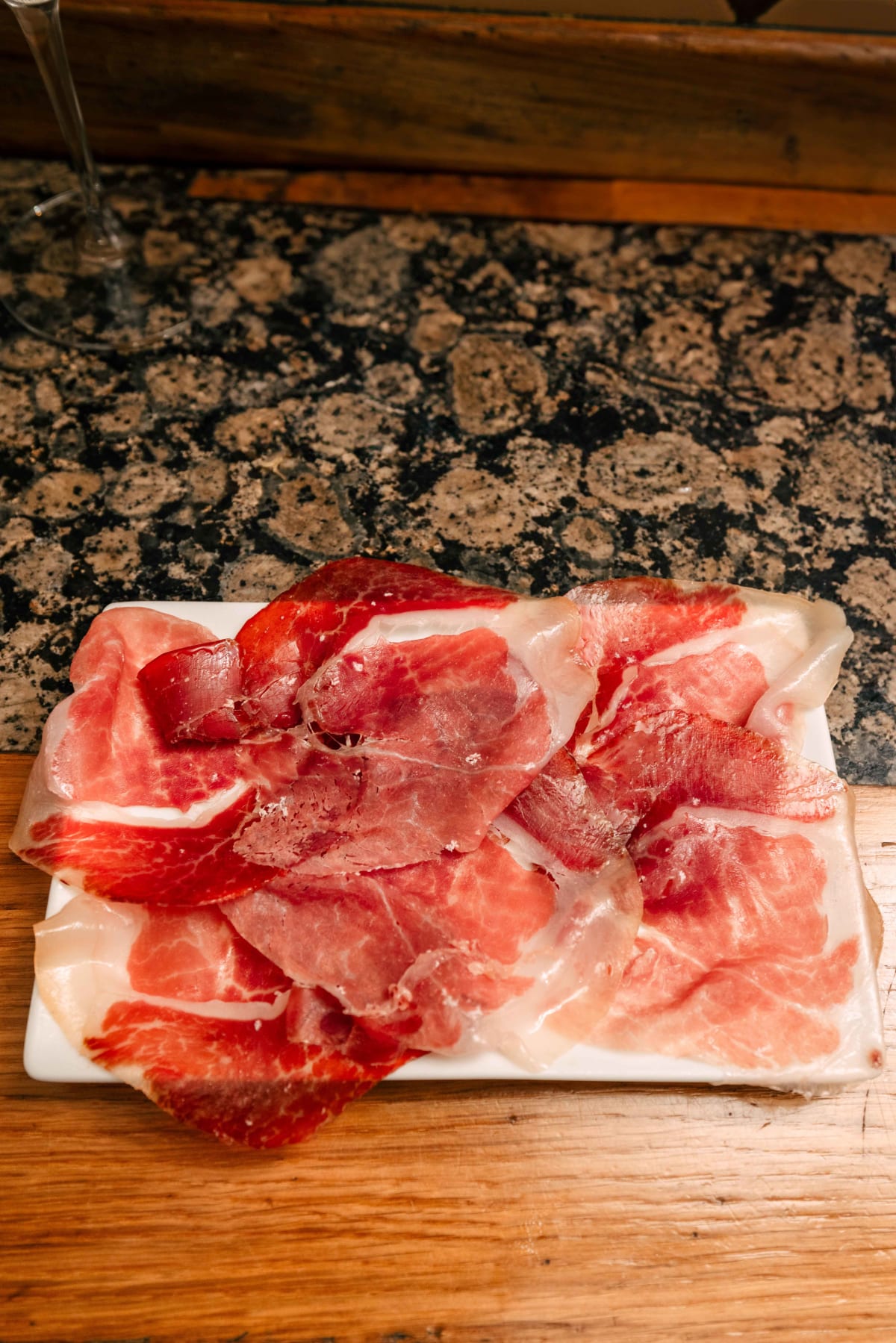 Ganbara, San Sebastián: the media jamón barra