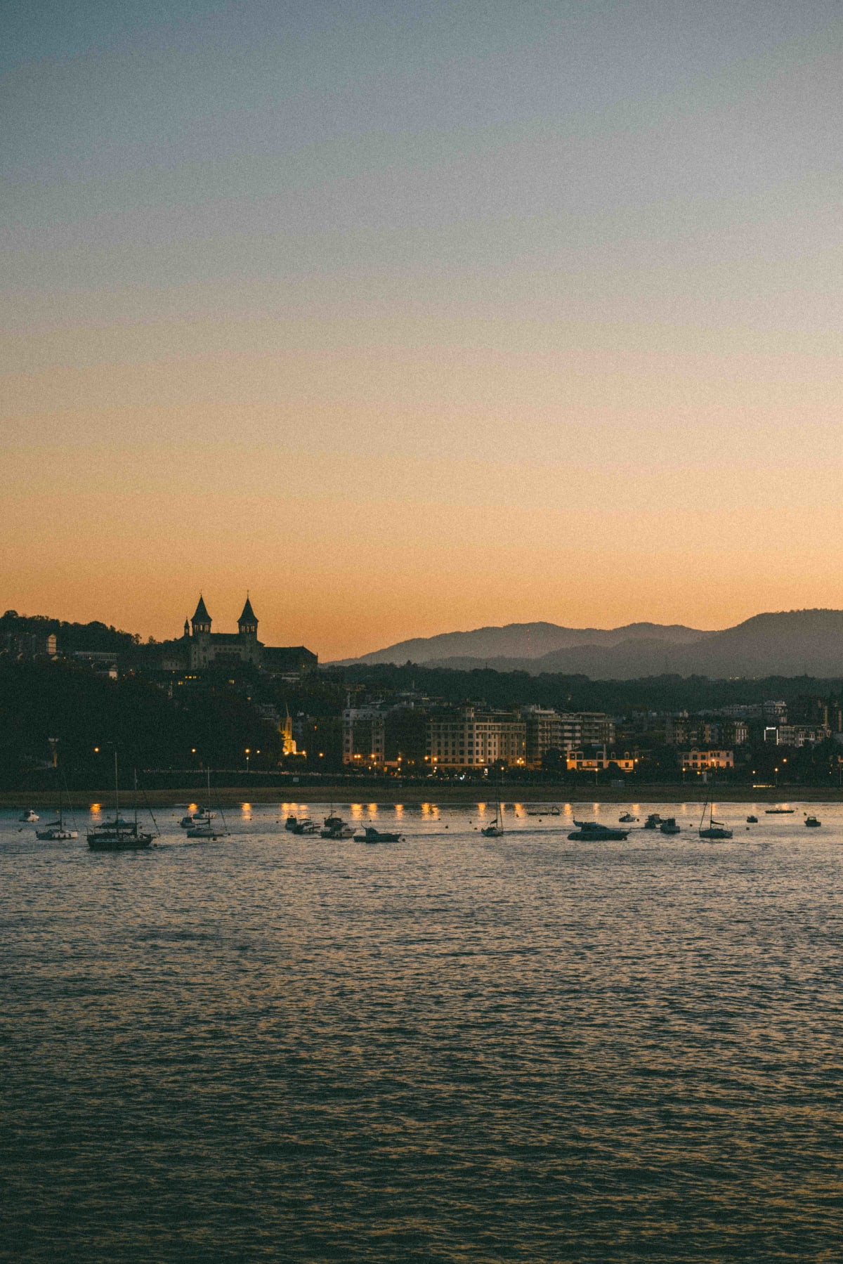 Ganbara, San Sebastián: the city from the shore at sunset