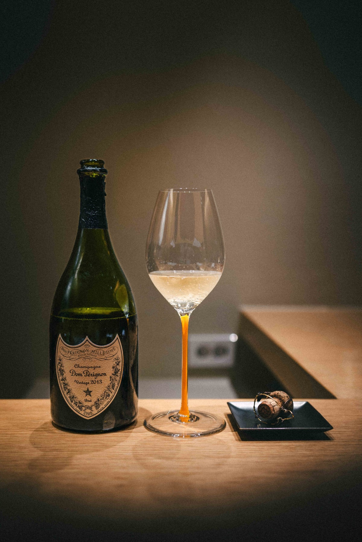 Mitou, Seoul: the Dom Pérignon 2013 with a poured glass