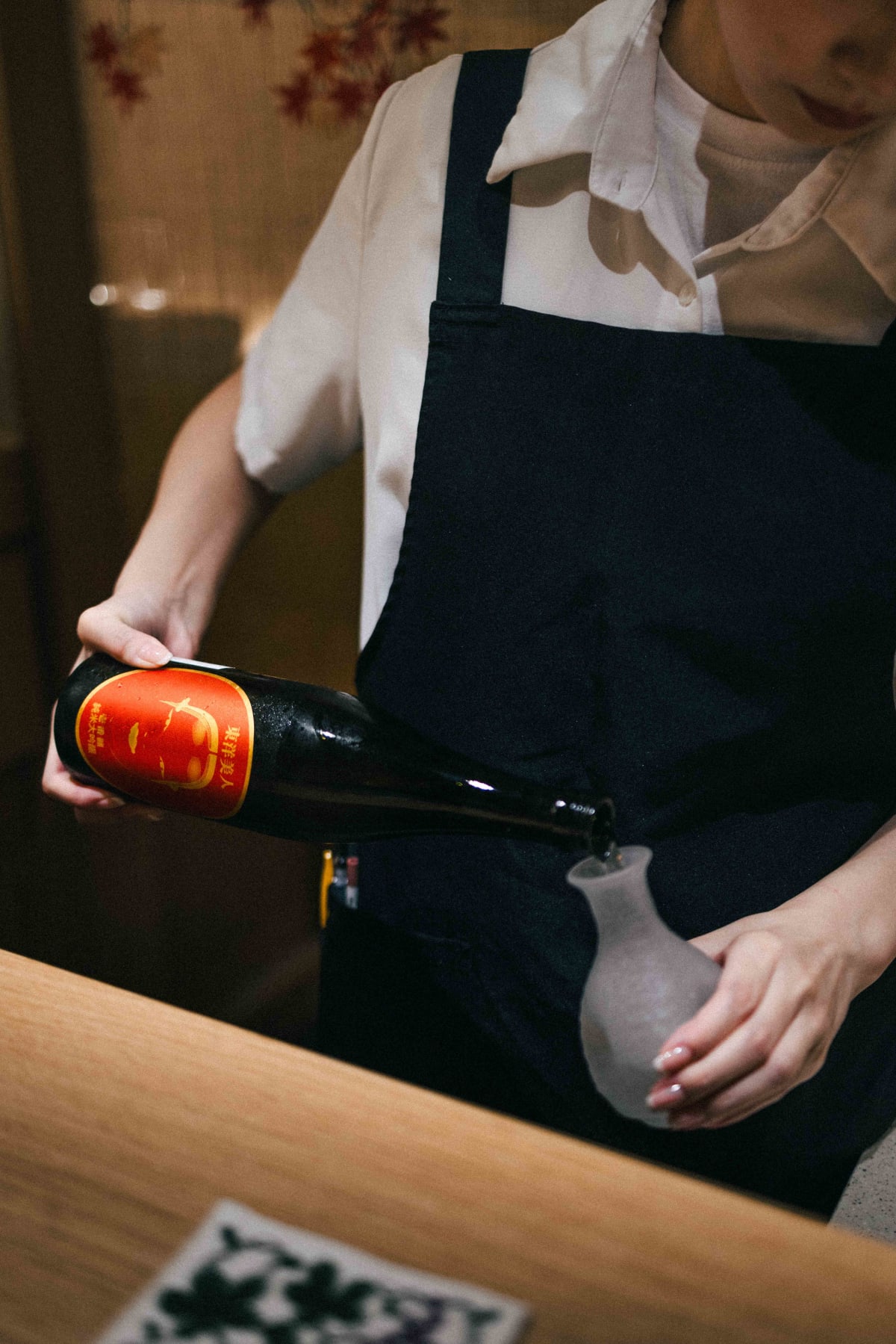 Mitou, Seoul: pouring the Toyobijin Ichiban Matoi