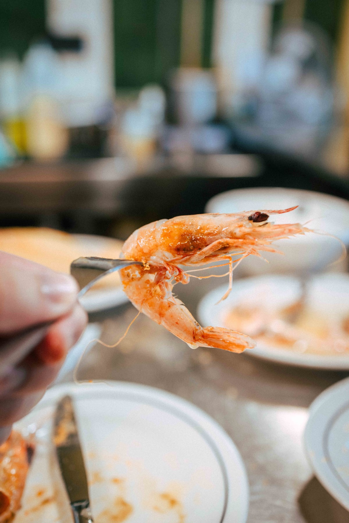 Ultramarinos Marín, Barcelona: a gamba blanca lifted on a fork