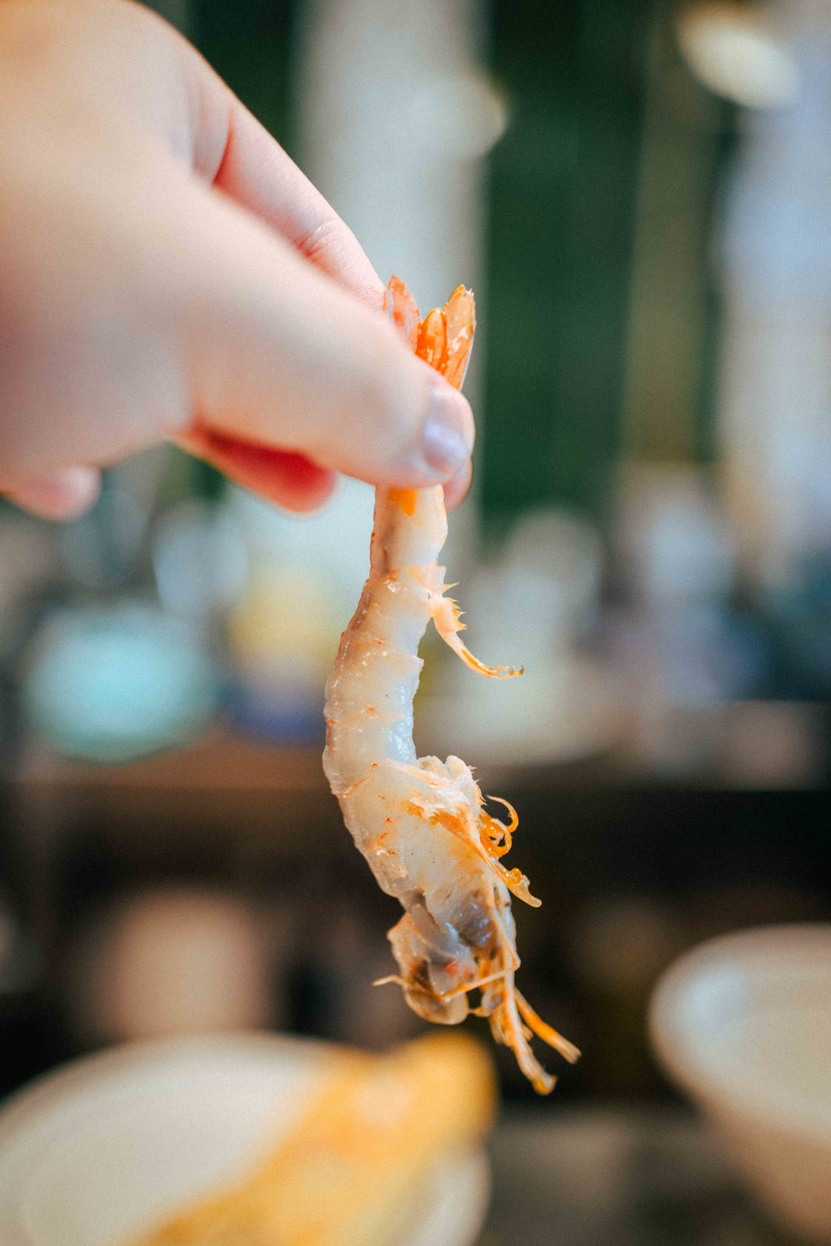 Ultramarinos Marín, Barcelona: a peeled gamba blanca held by hand