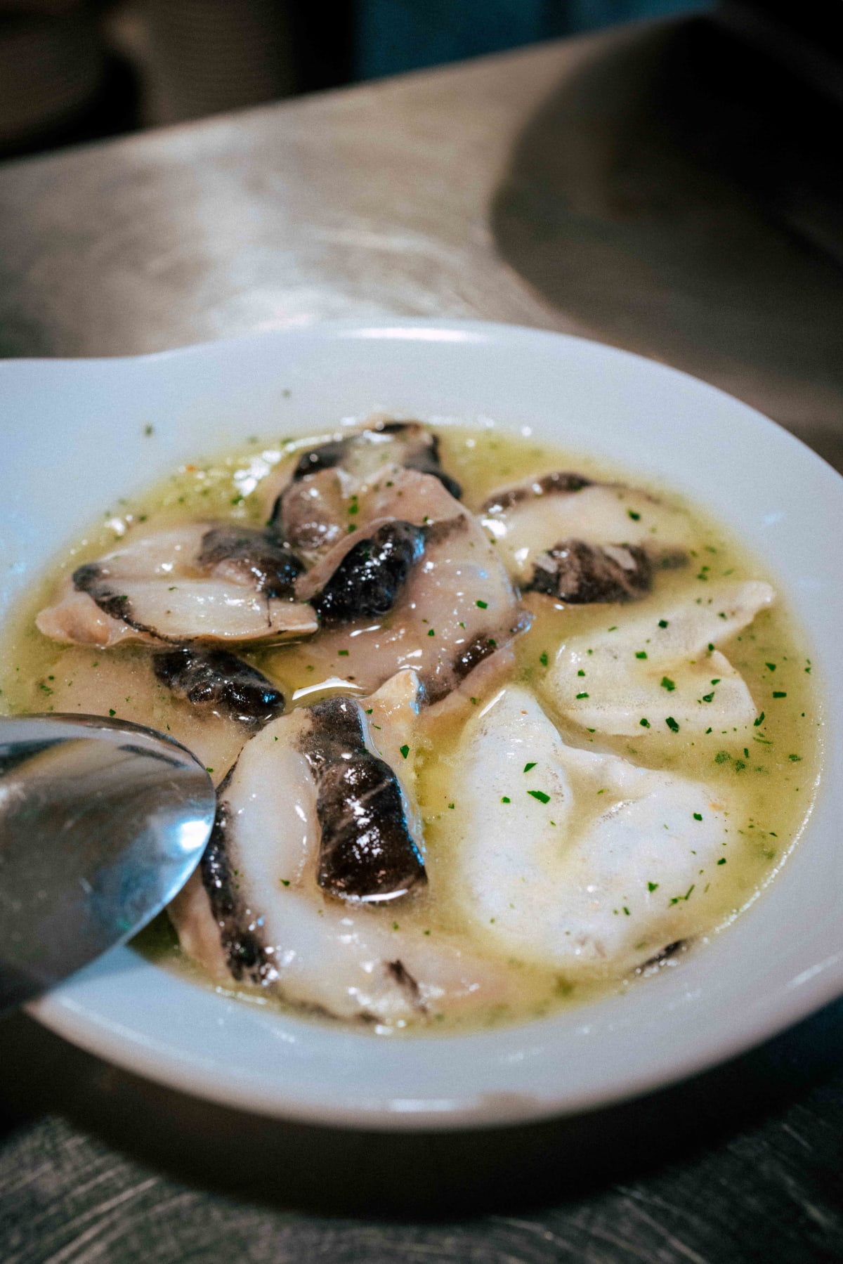 Ultramarinos Marín, Barcelona: the kokotxas in their pil-pil
