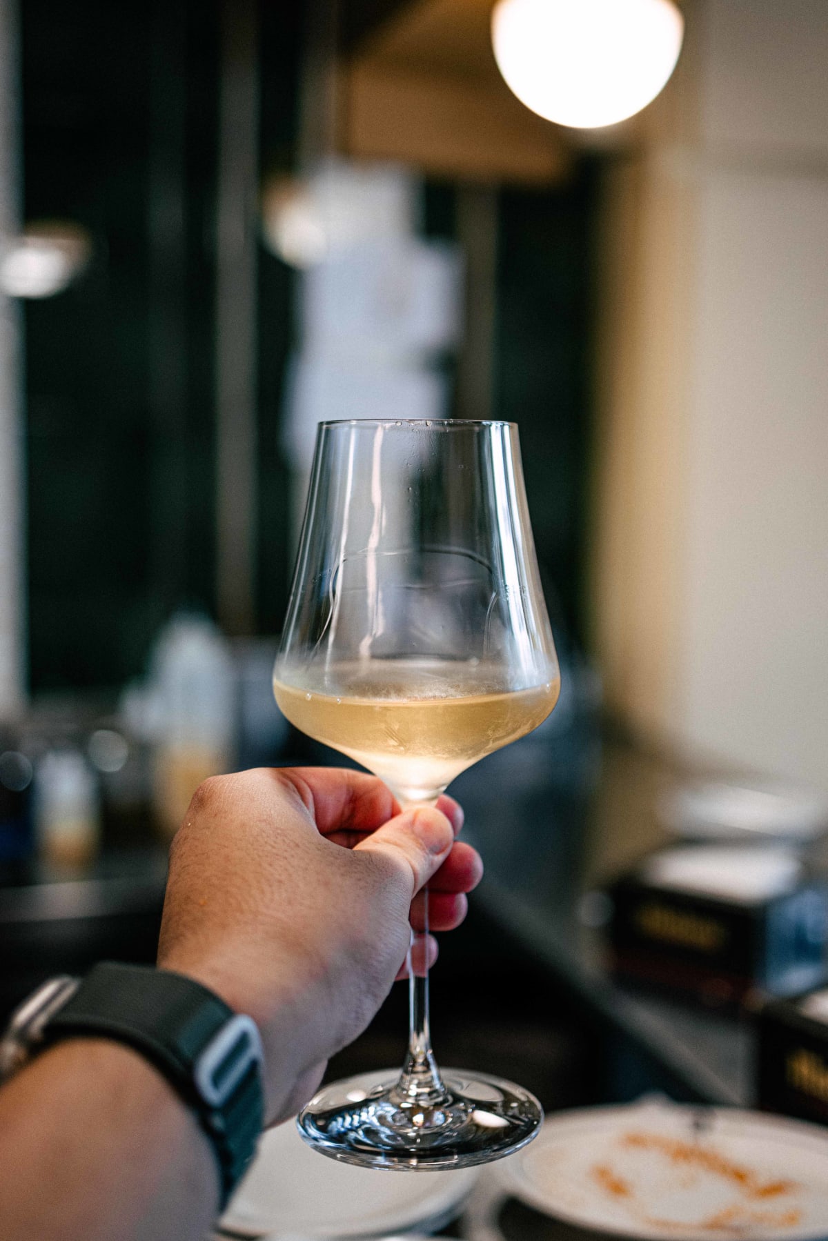 Ultramarinos Marín, Barcelona: a glass of white at the counter