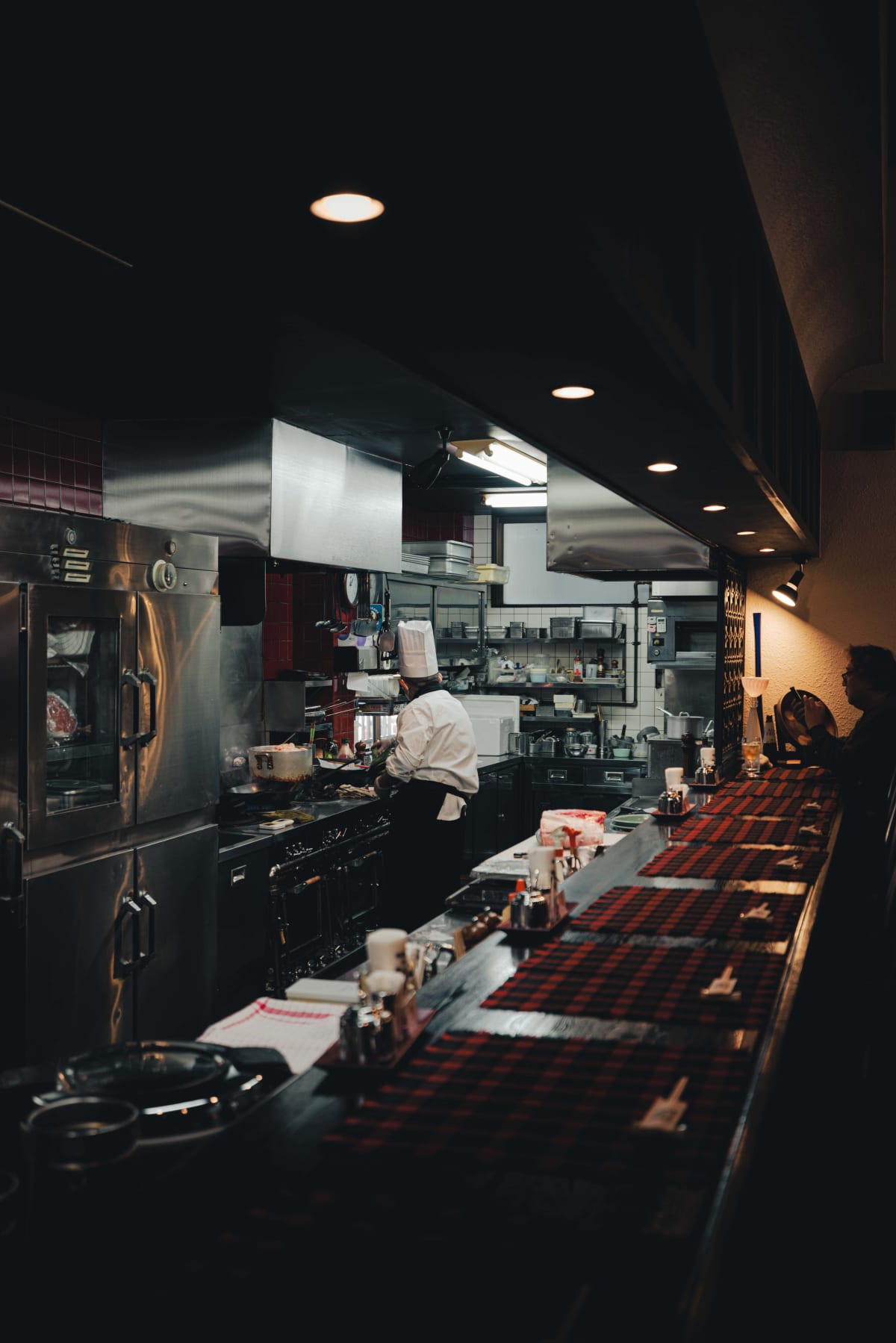 Kuishinbo Yamanaka, Kyoto: the long counter and the open kitchen