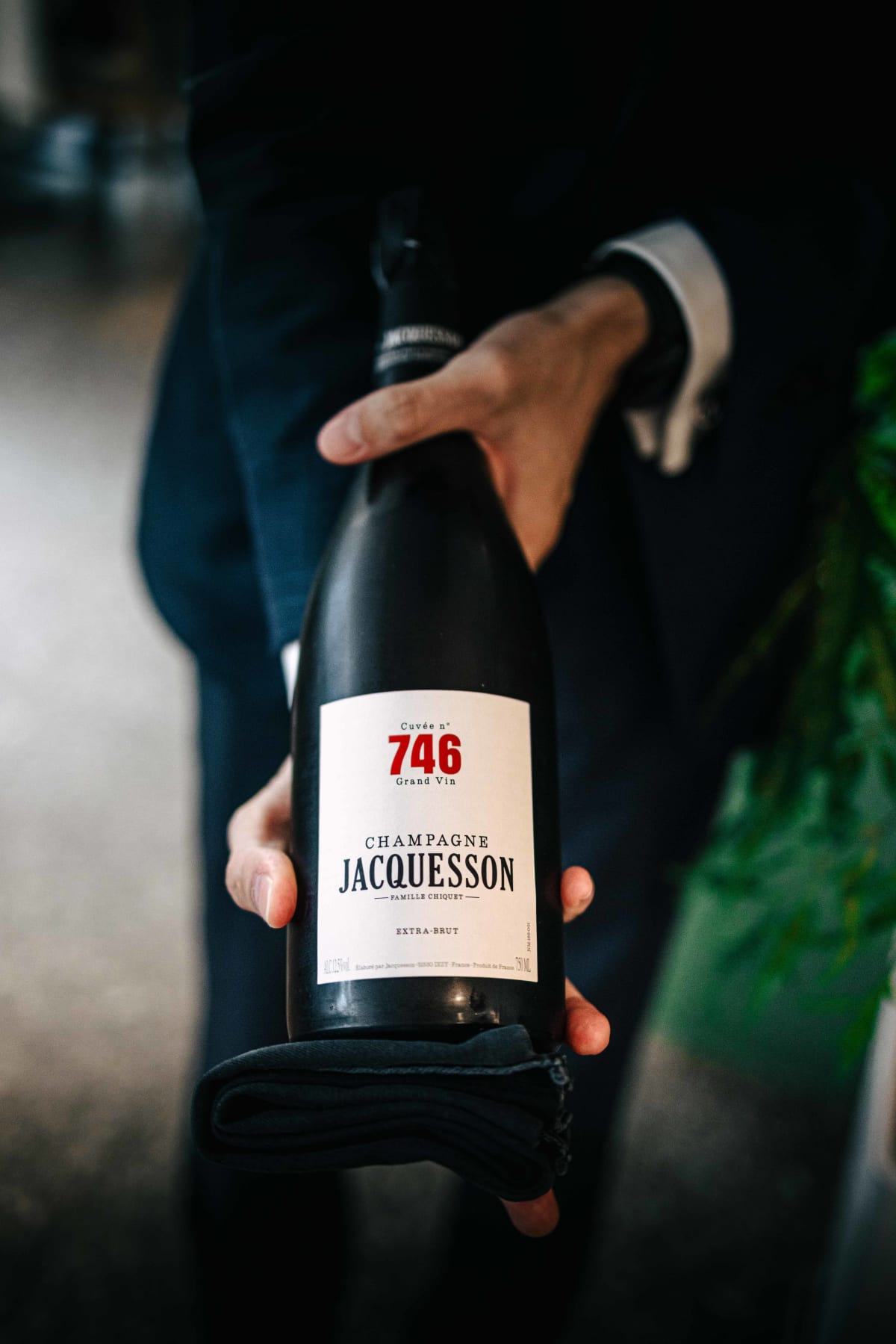 JEE, Hong Kong: the bottle of Jacquesson Cuvée 746 Extra Brut presented at the table