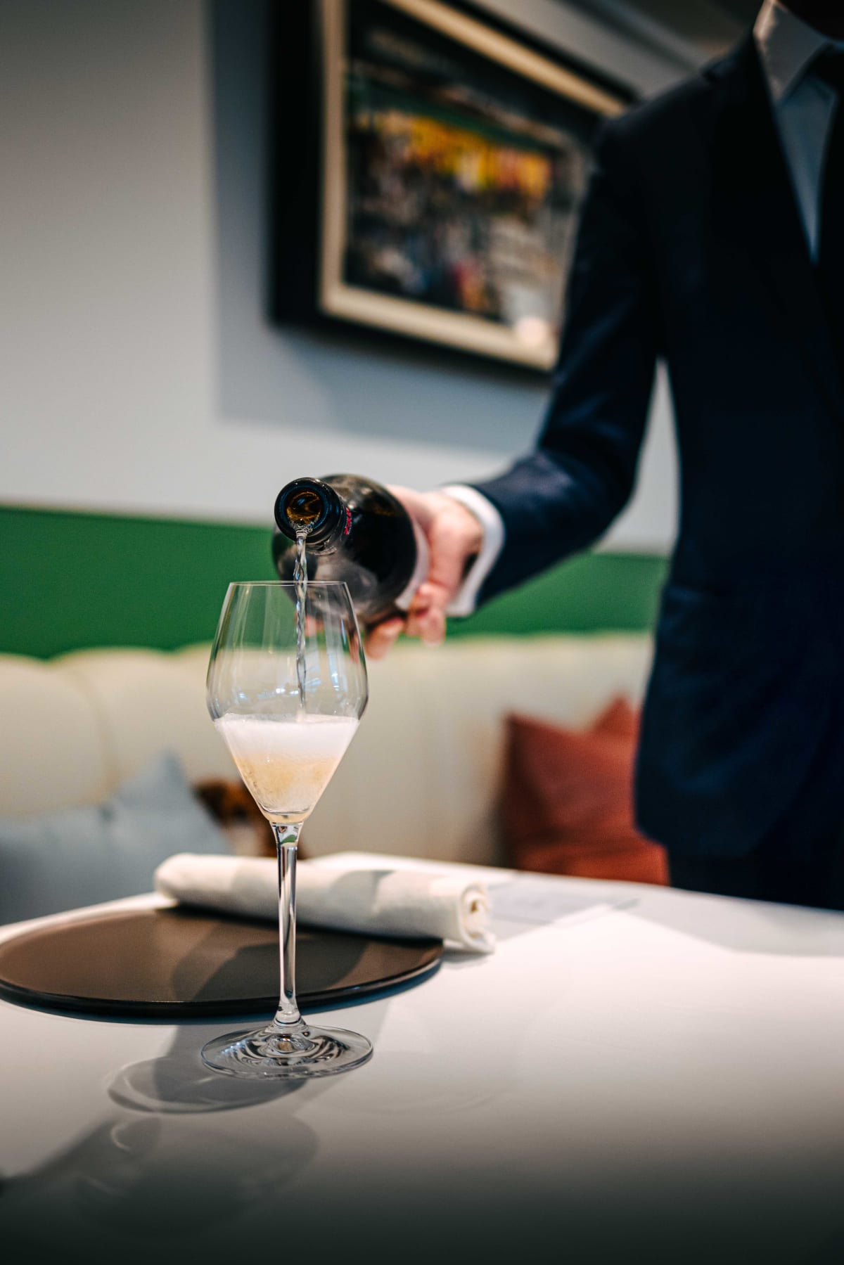 JEE, Hong Kong: the champagne being poured