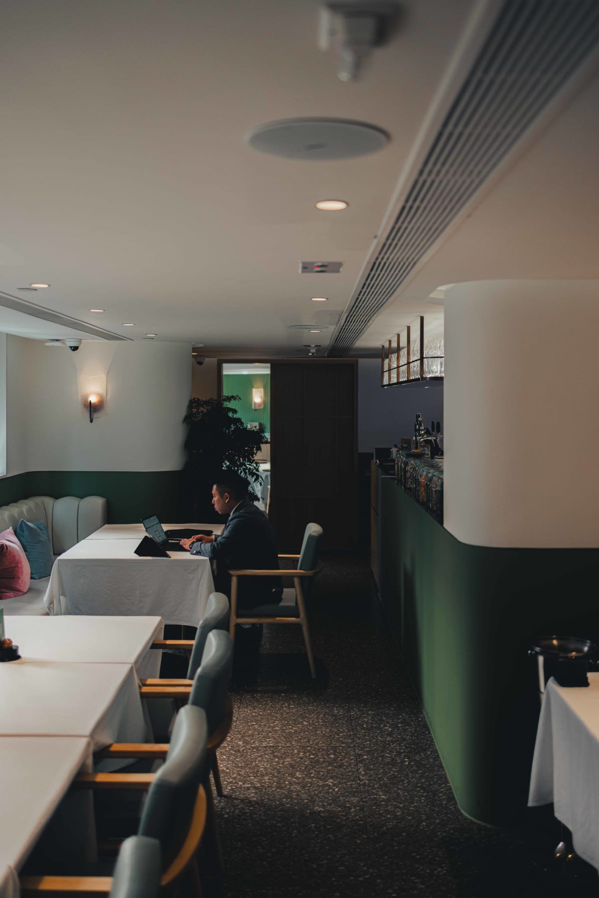 JEE, Hong Kong: the dining room after lunch service