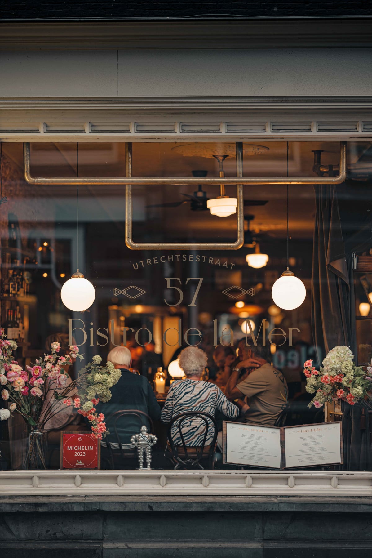 Bistro de la Mer, Amsterdam: the window at Utrechtsestraat 57 with its Michelin 2023 plaque
