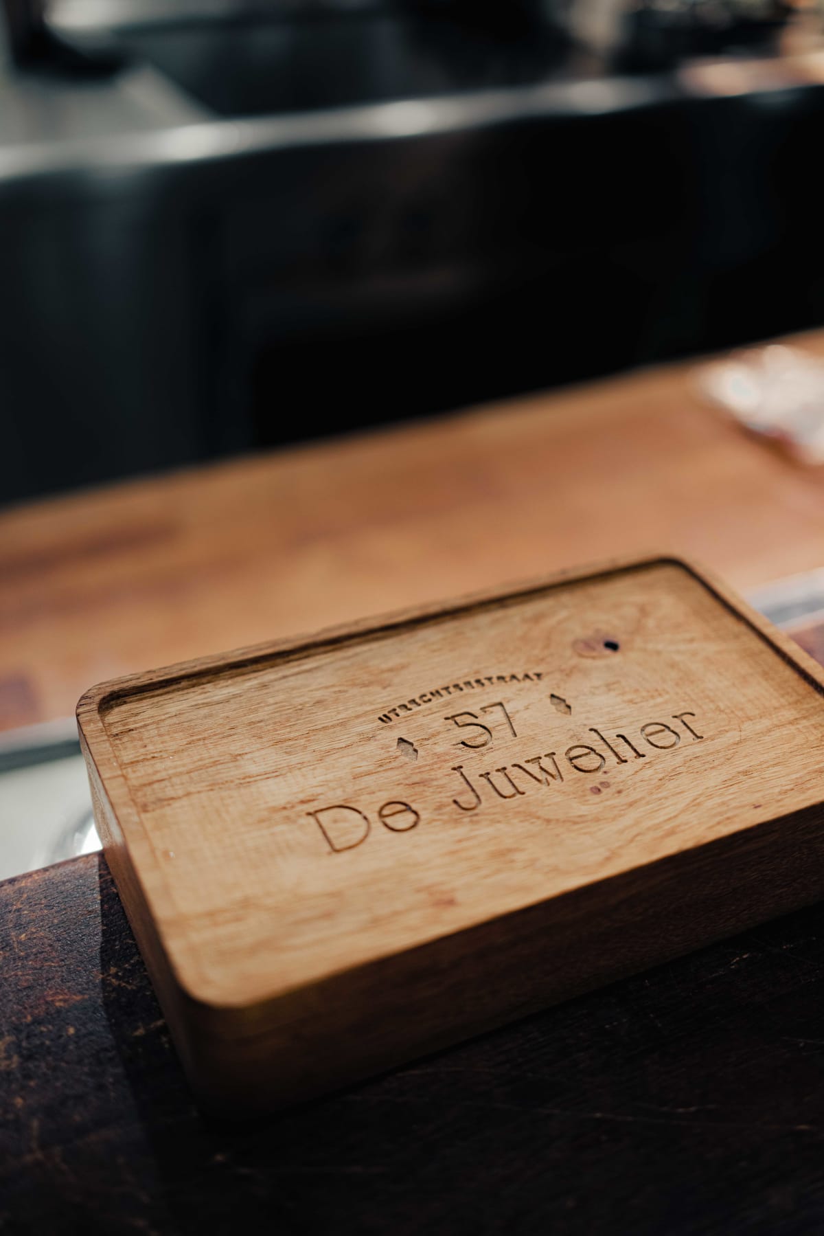 Bistro de la Mer, Amsterdam: a wooden box on the counter engraved with Utrechtsestraat 57 and De Juwelier