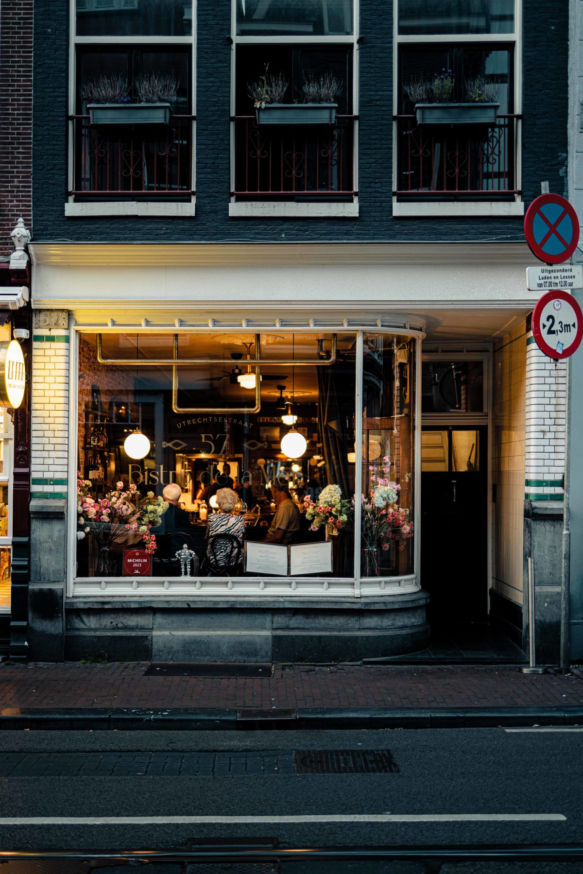 Bistro de la Mer, Amsterdam: the front of the restaurant on Utrechtsestraat, lit from inside