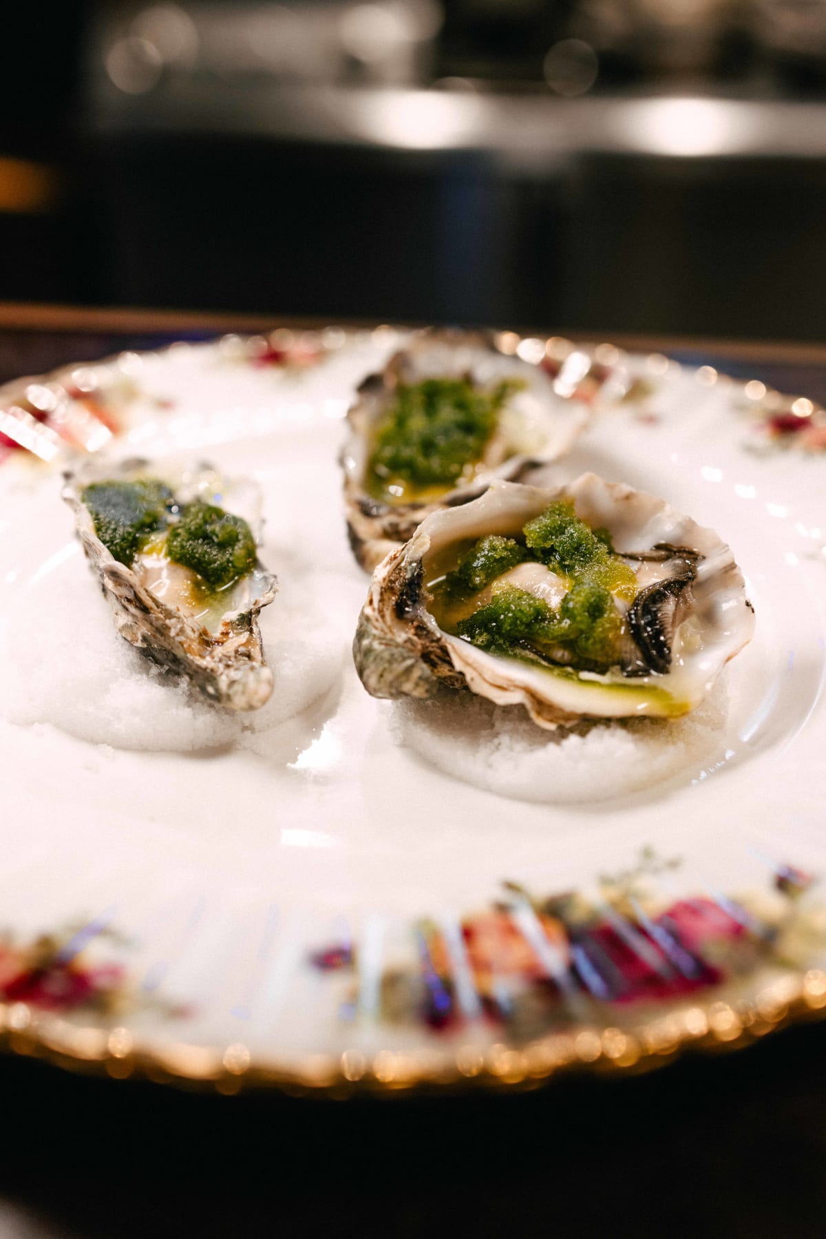 Bistro de la Mer, Amsterdam: the oysters on their bed of salt, from a lower angle