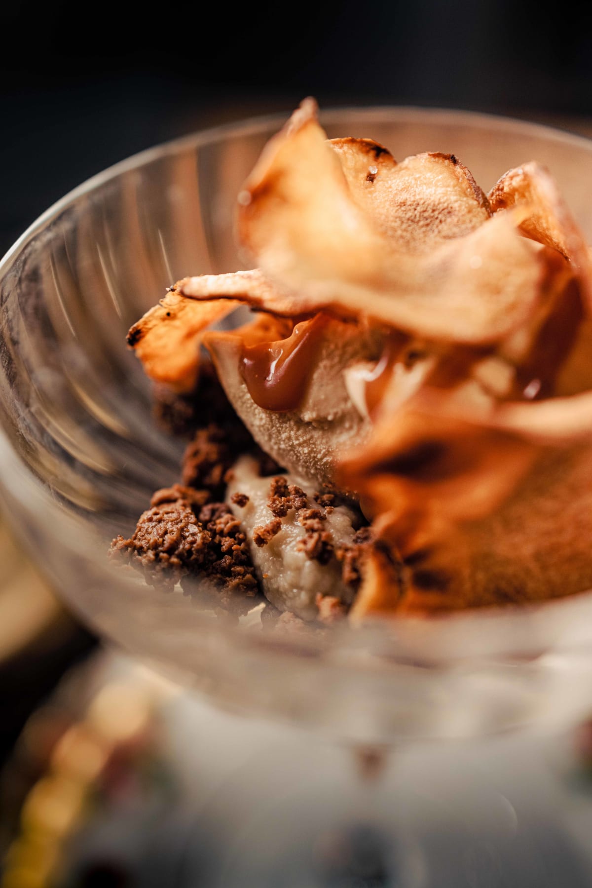 Bistro de la Mer, Amsterdam: the dessert up close, with the Jerusalem artichoke cream beneath the crumble