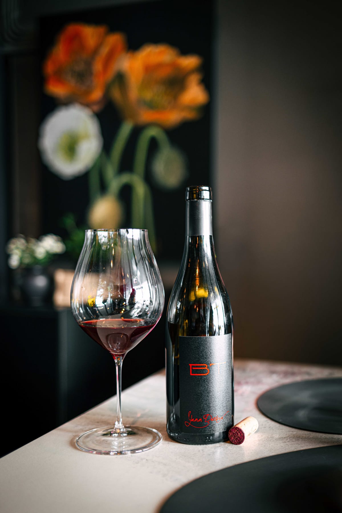 Exquisine, Seoul: a glass of the BT beside the bottle, its label and cork, the poppies behind