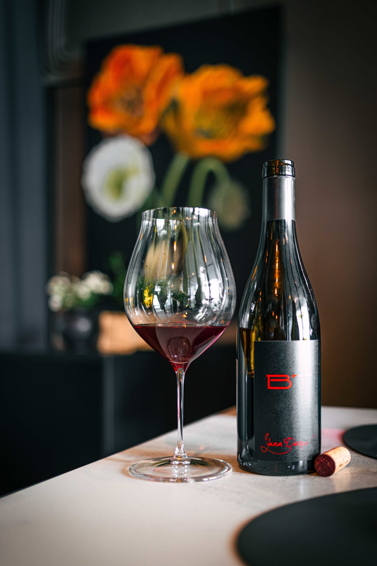 Exquisine, Seoul: the glass of BT beside the bottle, from closer in